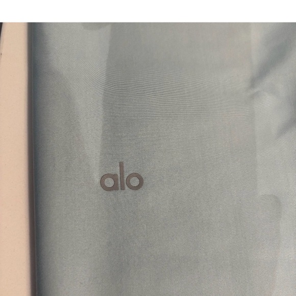 ALO Yoga Gray High-Rise Performance Leggings - Picture 3 of 6